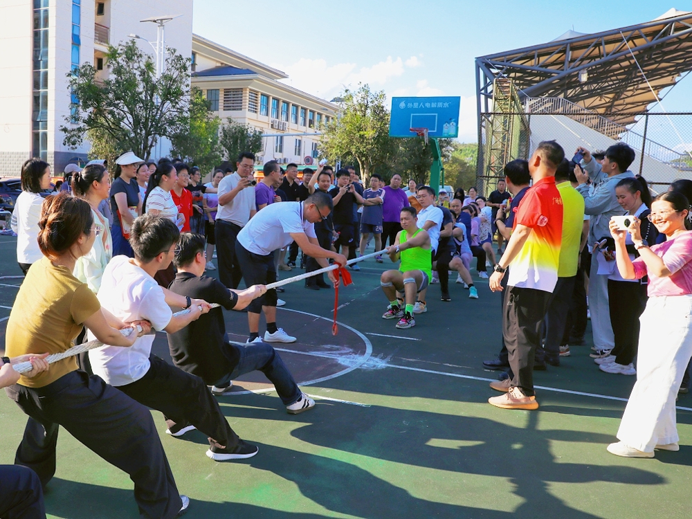 学校2026年教职工拔河比赛圆满落幕